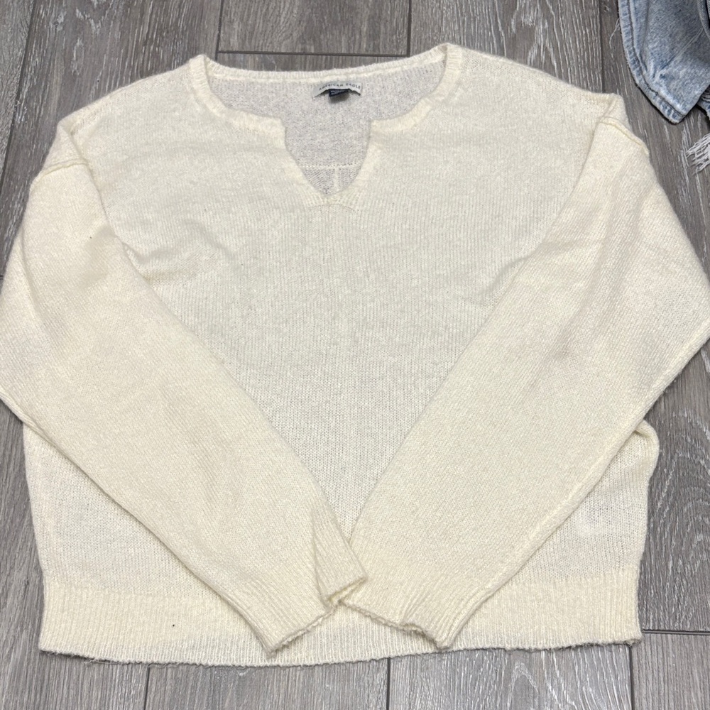 American Eagle Outfitters V-Neck Cream Sweater